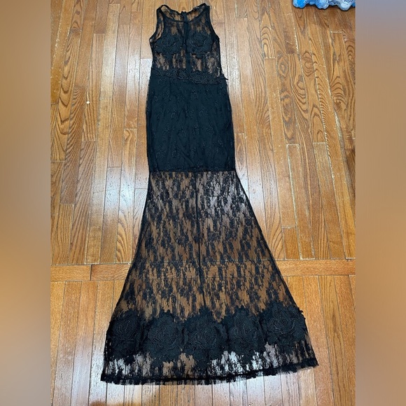 Symphony Black Lace Dress - Picture 15 of 15